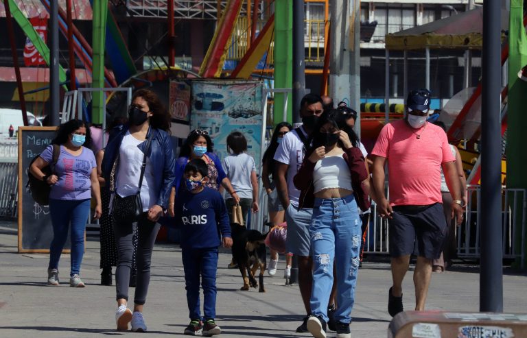 Minsal: Se registran 8.112 casos diarios, la cifra más alta de la pandemia en Chile