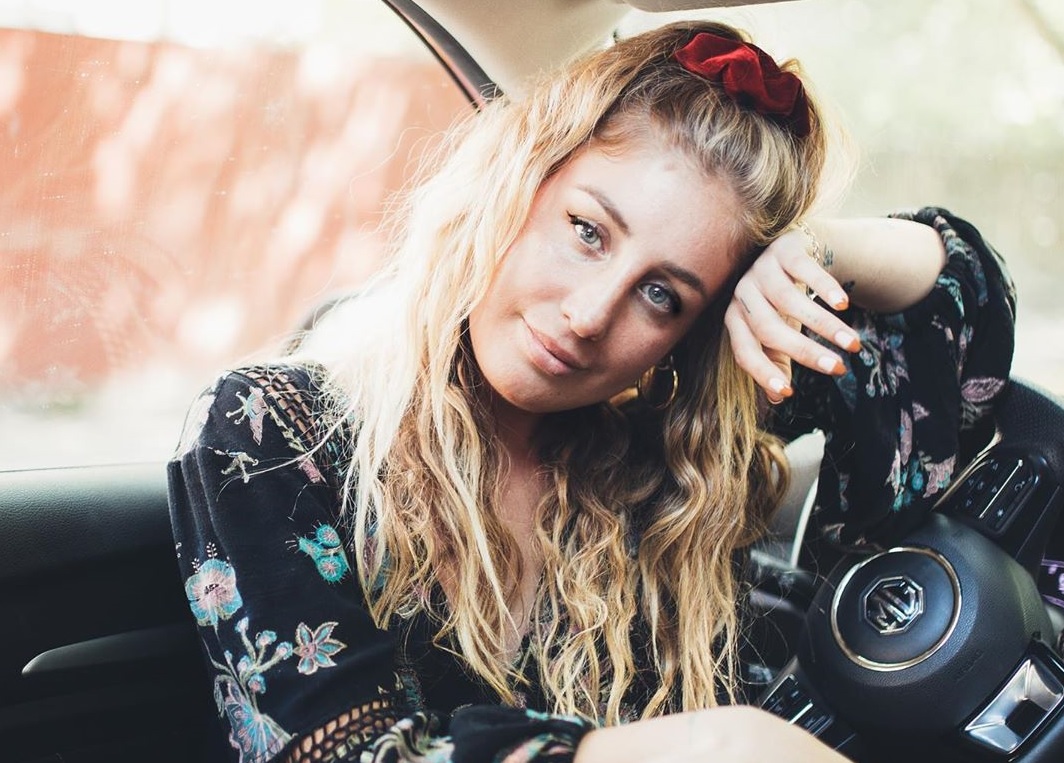 Daniela Castro responde a las feas críticas que recibió por video: 'Voy a seguir bailando'