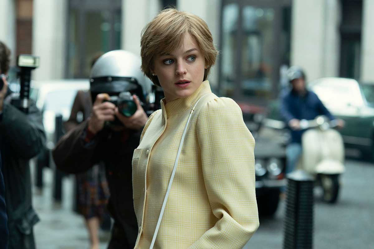 De vender ropa interior a Lady Di: La historia de Emma Corrin