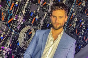 Jean Philippe Cretton comparte foto de su papá e impacta por el parecido entre ambos