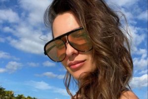 Pampita vuelve a levantar rumores de embarazo posando en bikini desde México: "¿Se asoma una pancita?"