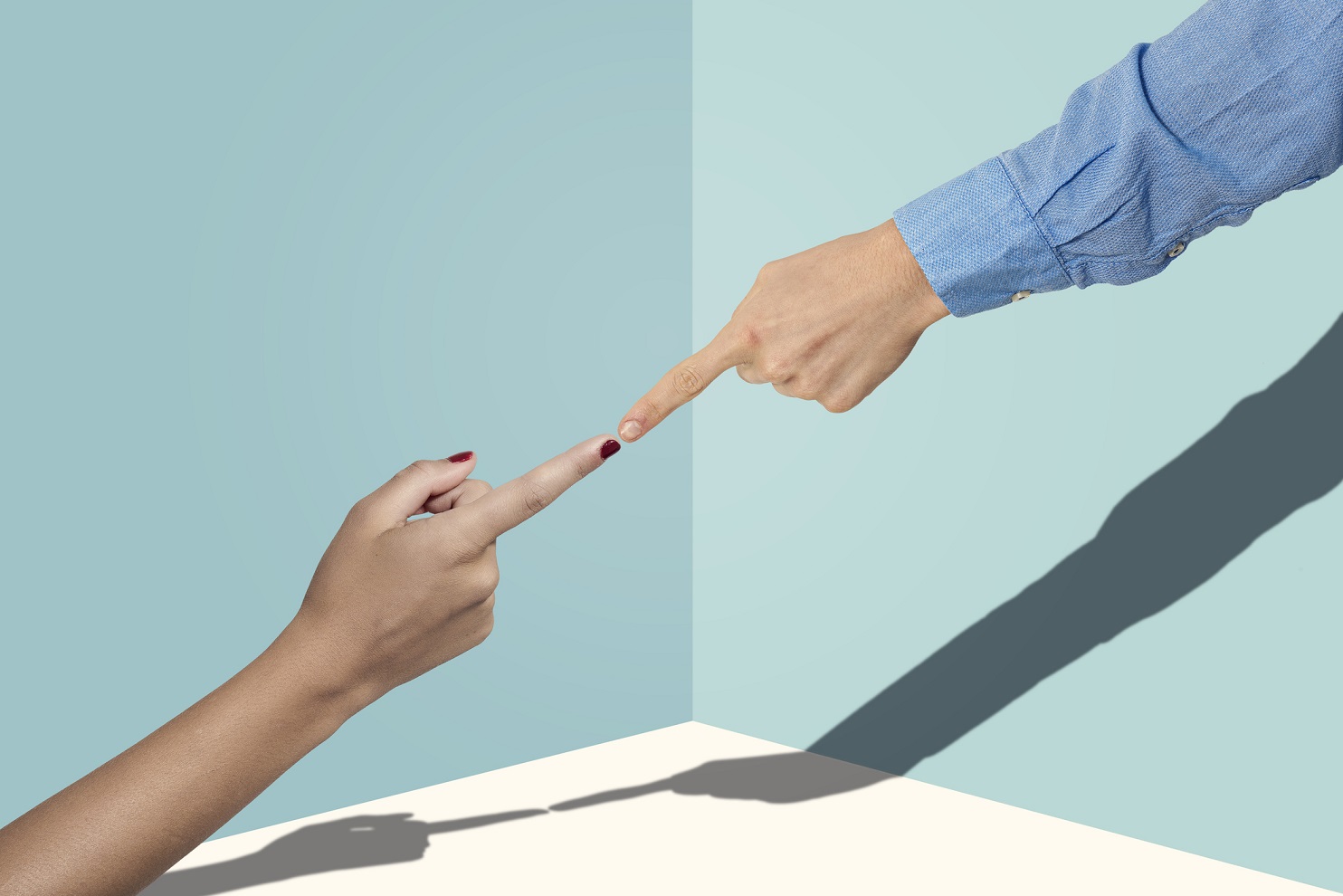 5 sugerencias para conectar más con tu pareja que con tu teléfono