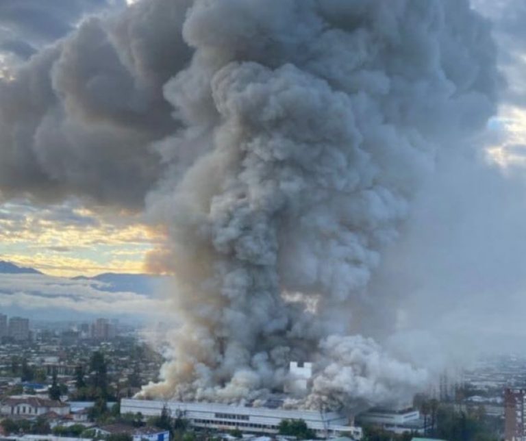 Se registra gran incendio en el Hospital San Borja