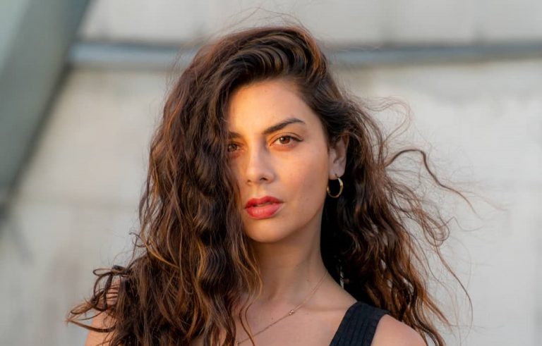 Kathy Contreras derriba mitos al publicar sugerente postal