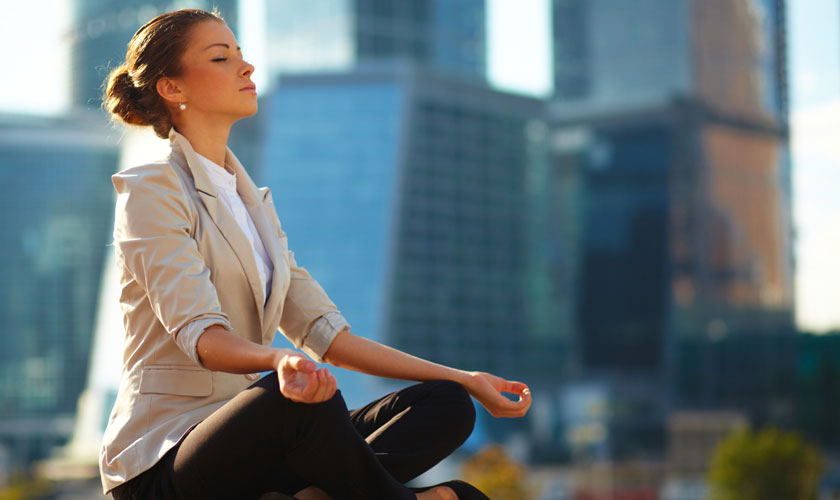 ¿Meditar en el trabajo? Descubre por qué deberías empezar a hacerlo