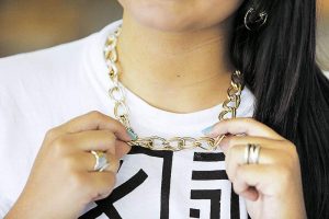 Escote redondo: Descubre por qué es el favorito de esta temporada