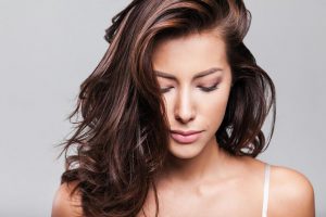 Descubre 3 tintes de tendencia ideales para pelos castaños