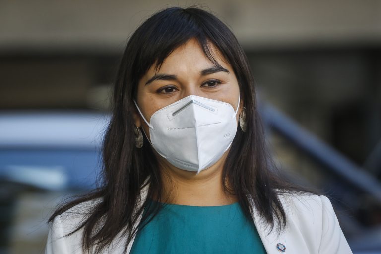 Izkia Siches comparte emotivo video amamantando a su bebé