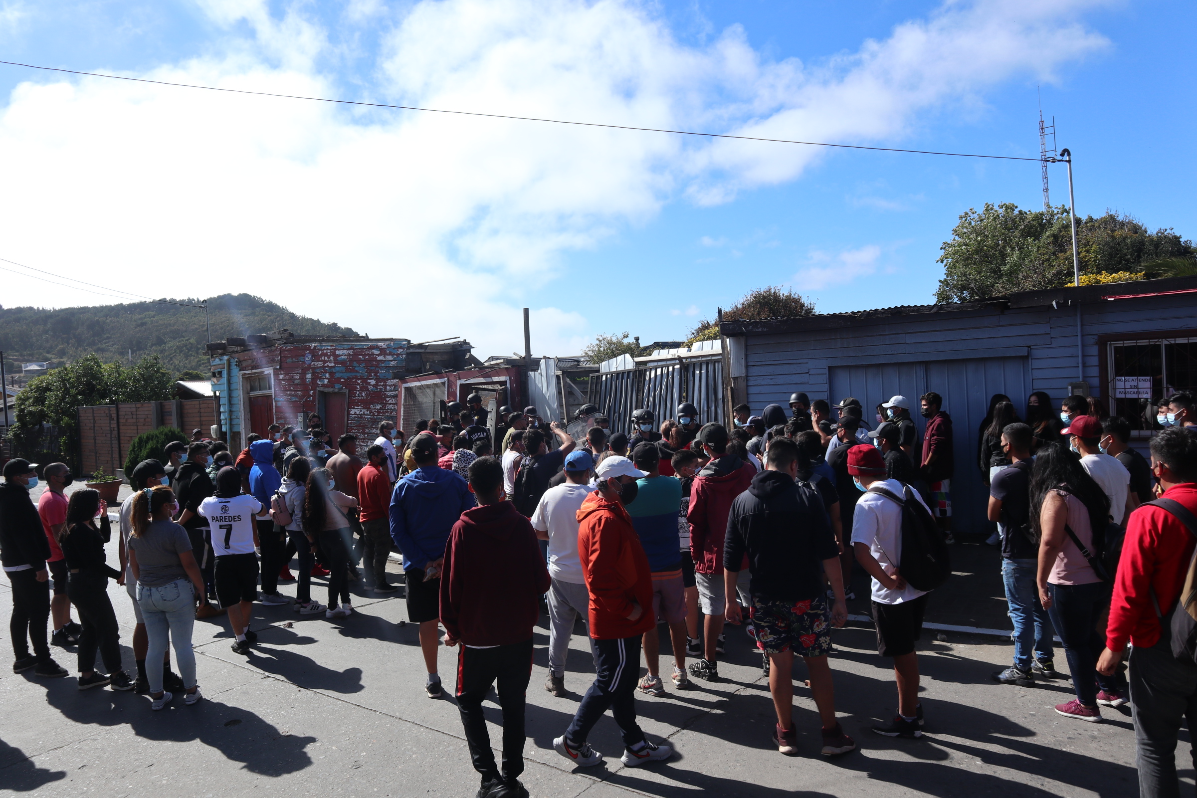 LEBU : Manifestaciones En El Cuartel Donde Se Encuentra Detenido Homicida De Tomas Bravo