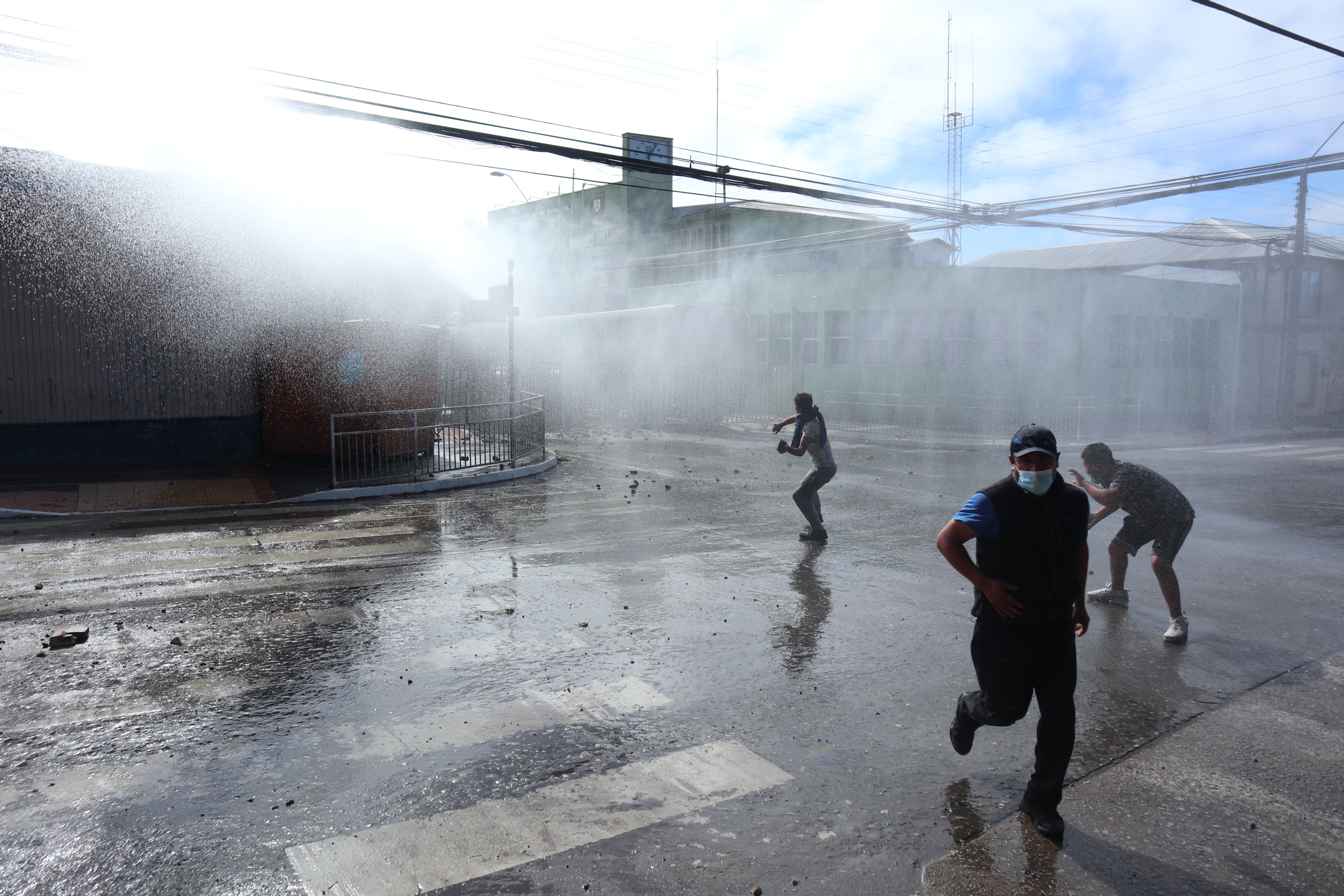 LEBU : Manifestaciones En El Cuartel Donde Se Encuentra Detenido Homicida De Tomas Bravo