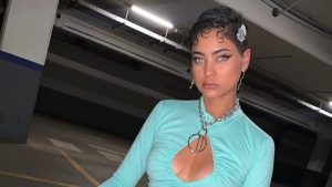 ¿Enamorada? Camila Recabarren mostró el especial regalo que recibió en el Día del Amor