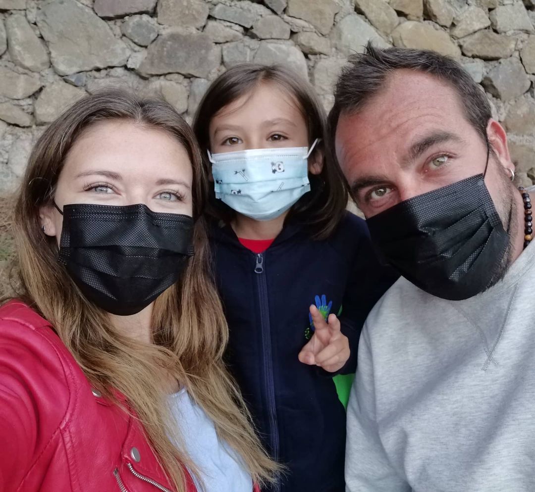 Carla Jara Y Colegio