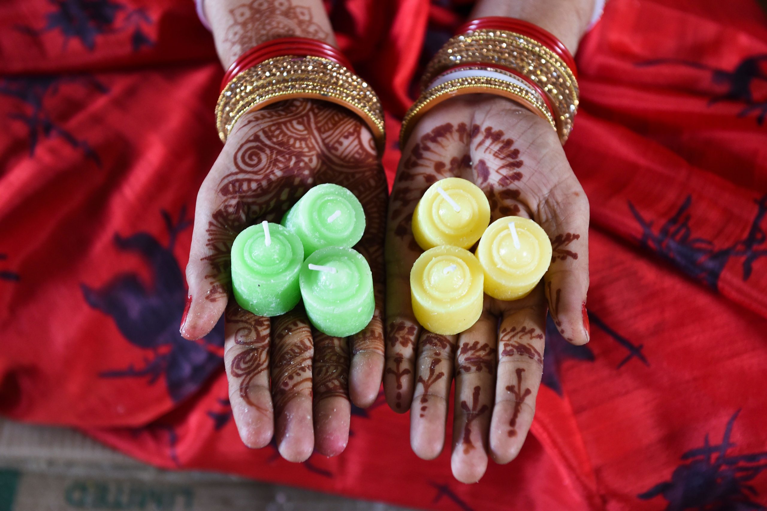 Atrae amor y tranquilidad prendiendo velas de estos colores