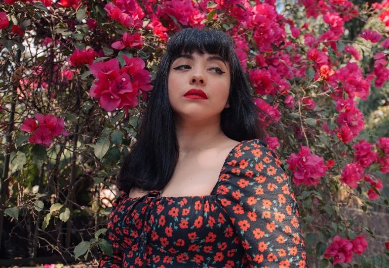 ¡Sorprendió a todos! Mon Laferte luce radical cambio de look