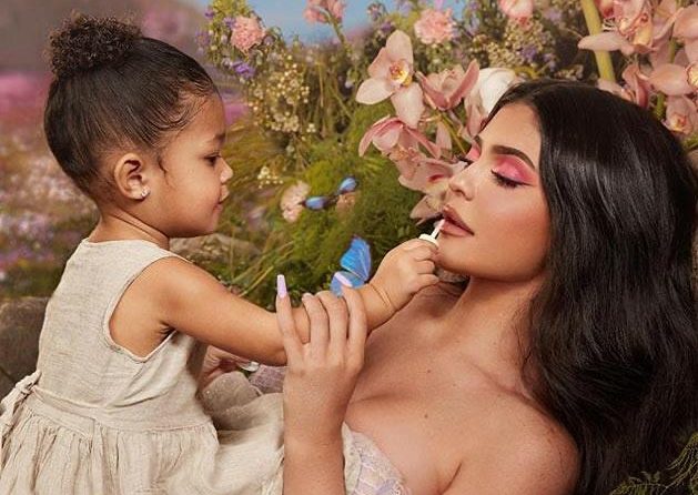 Kylie Jenner celebra el cumpleaños de su hija con lujosas vacaciones