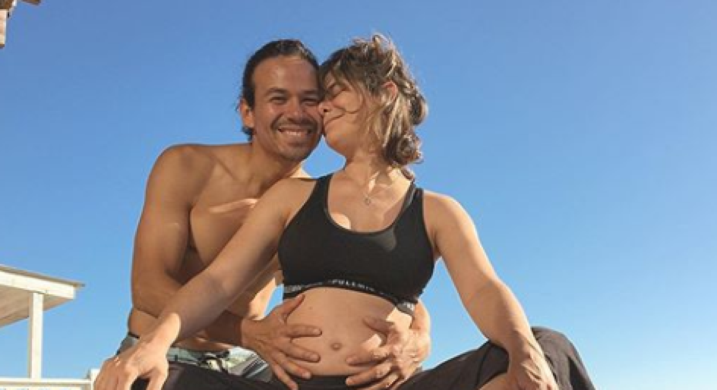 Las tiernas fotos de Chapu Puelles y Montserrat Ballarin con su hijo en la playa