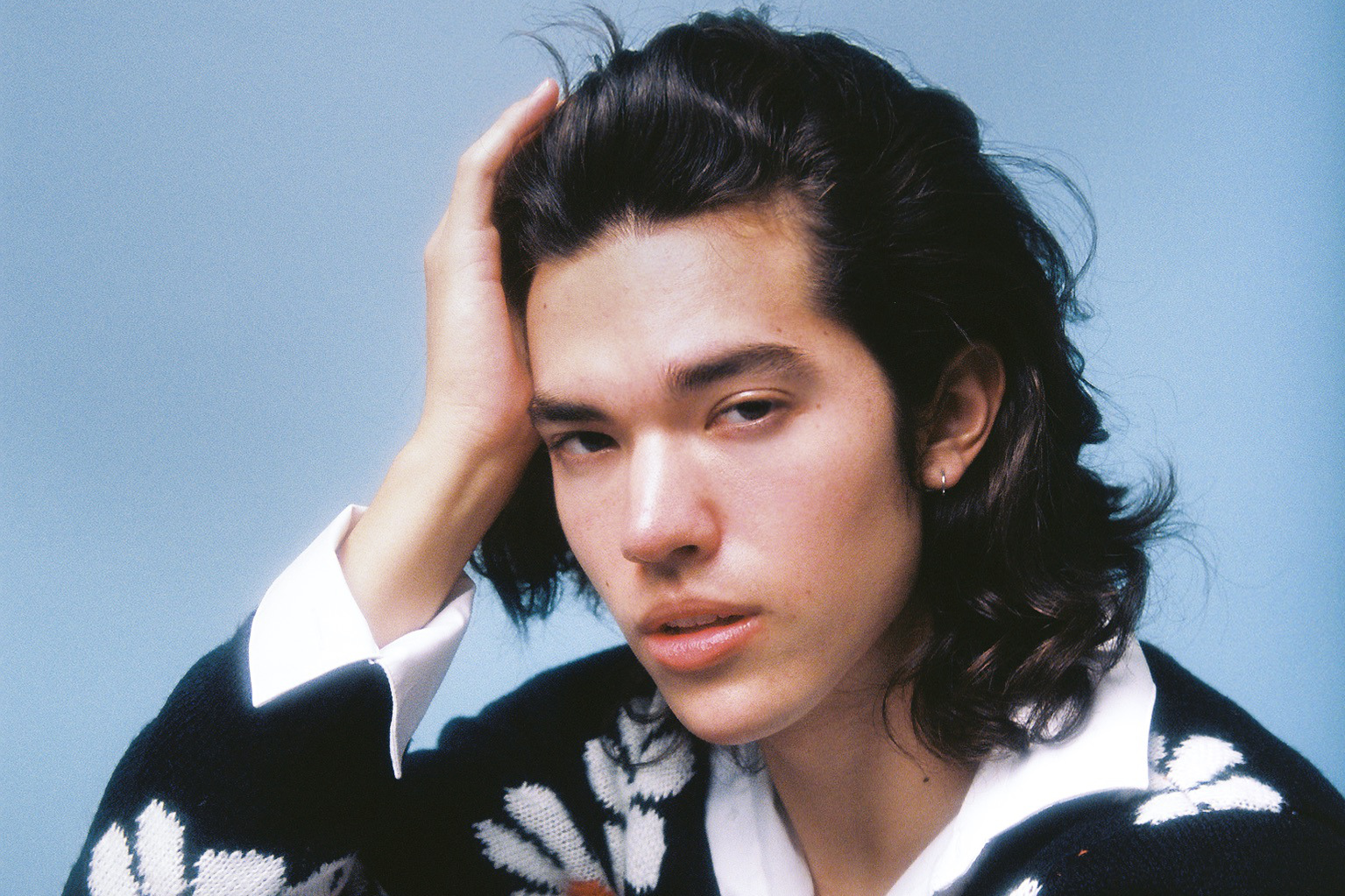 Conan Gray estrena videoclip para "Overdrive" y es la perfecta película adolescente