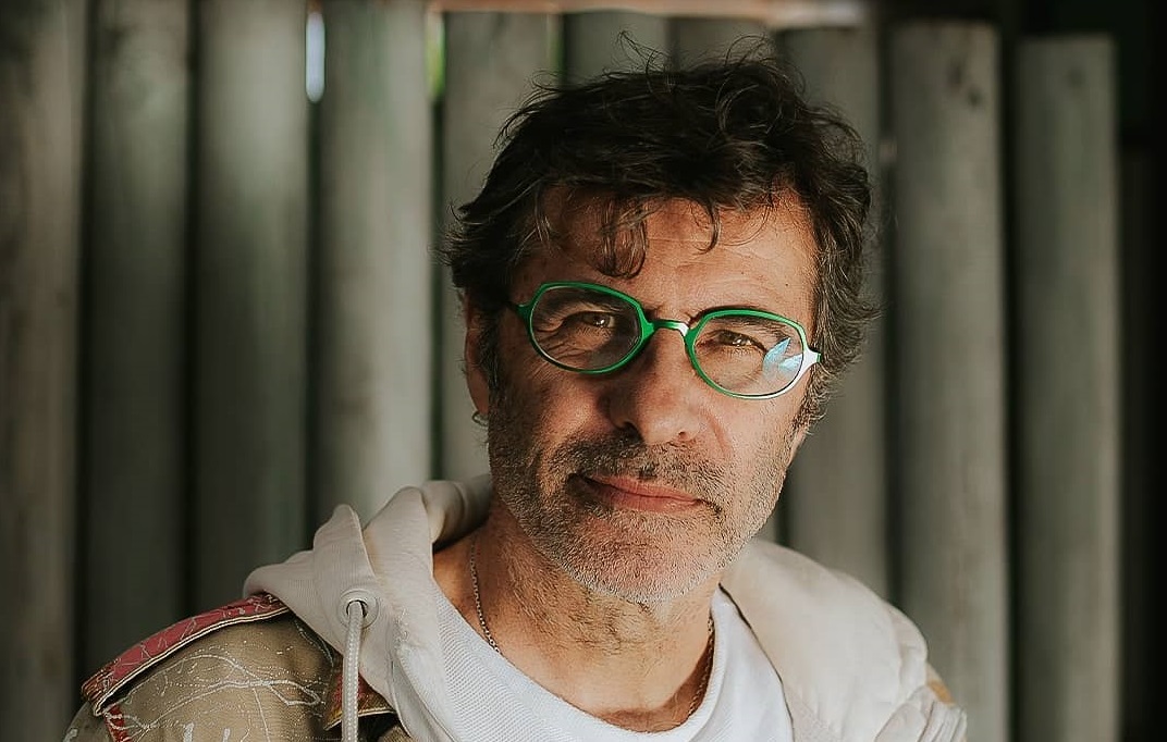 ¡100% al desnudo! Fernando Larraín sorprendió con osadas fotografías en redes sociales