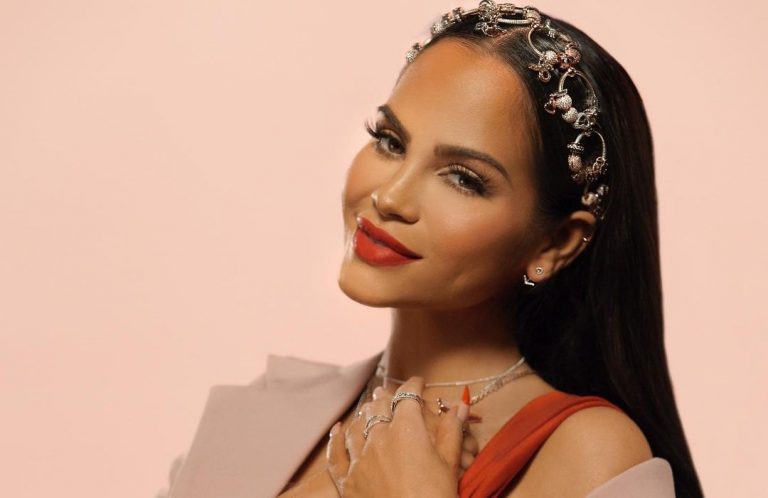 Natti Natasha confirmó su embarazo en Premio Lo Nuestro: ¡Así luce su 'baby bump'!