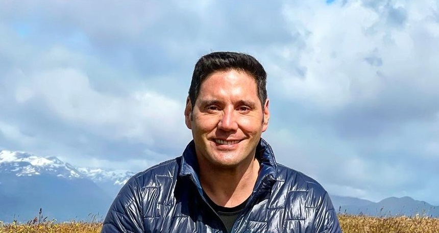 Pancho Saavedra compartió postal con su prima y destacaron el gran parecido entre ambos