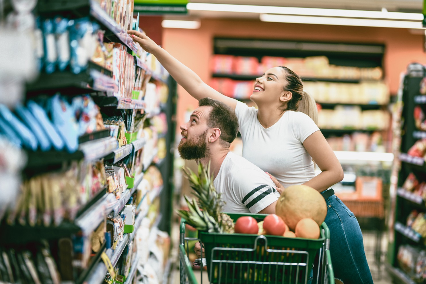 supermercado pareja amor