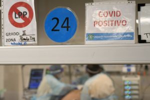 Insólito: Mujer recibe multa por incumplir cuarentena mientras estaba internada en centro asistencial