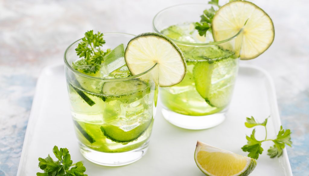 Conoce las aguas y jugos que fortalecerán tu sistema inmune