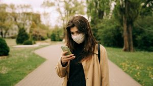 Aprende a desinfectar tu celular sin dañarlo en el intento