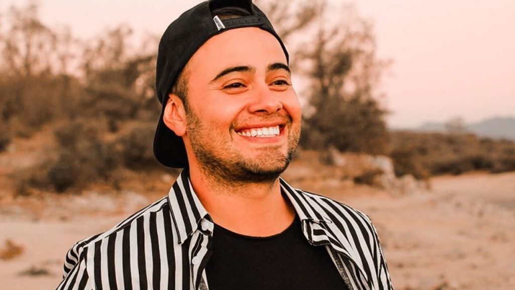 "Arenito" comparte potente mensaje de aceptación a su identidad sexual 