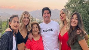 Iván Zamorano y María Alberó orgullosos por logro de su hija mayor