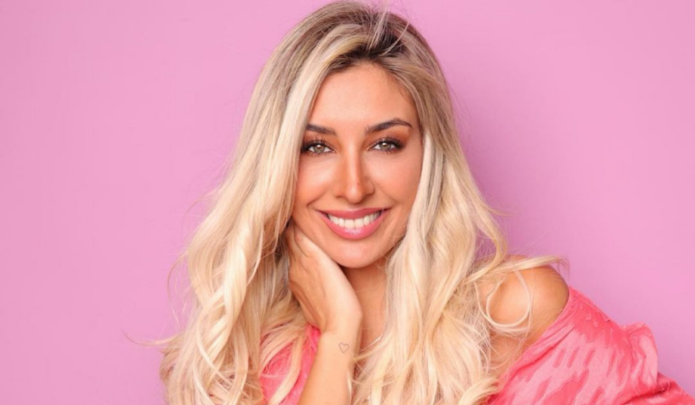 Camila Andrade se llena de elogios con foto en bikini desde el Sur