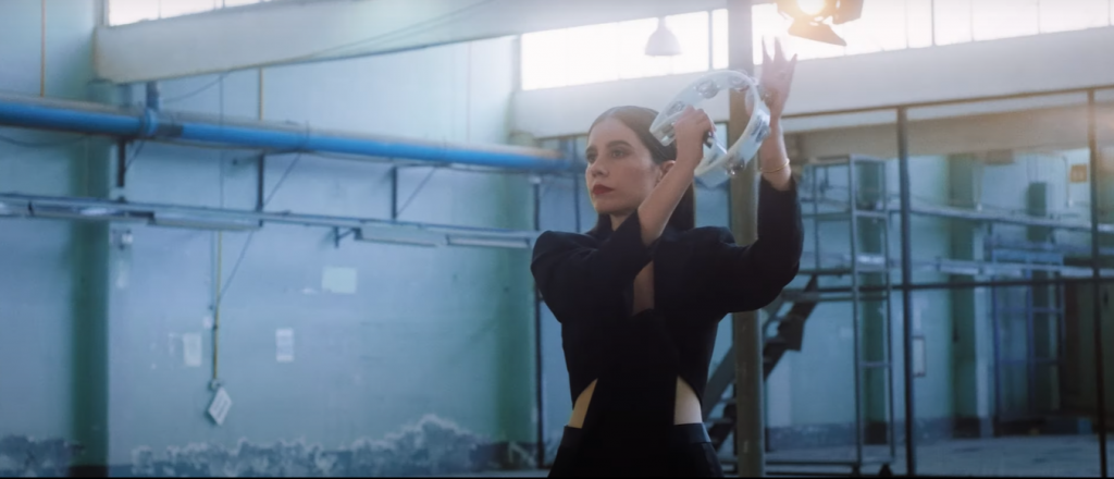 "Dos": La nueva apuesta musical de Javiera Mena 