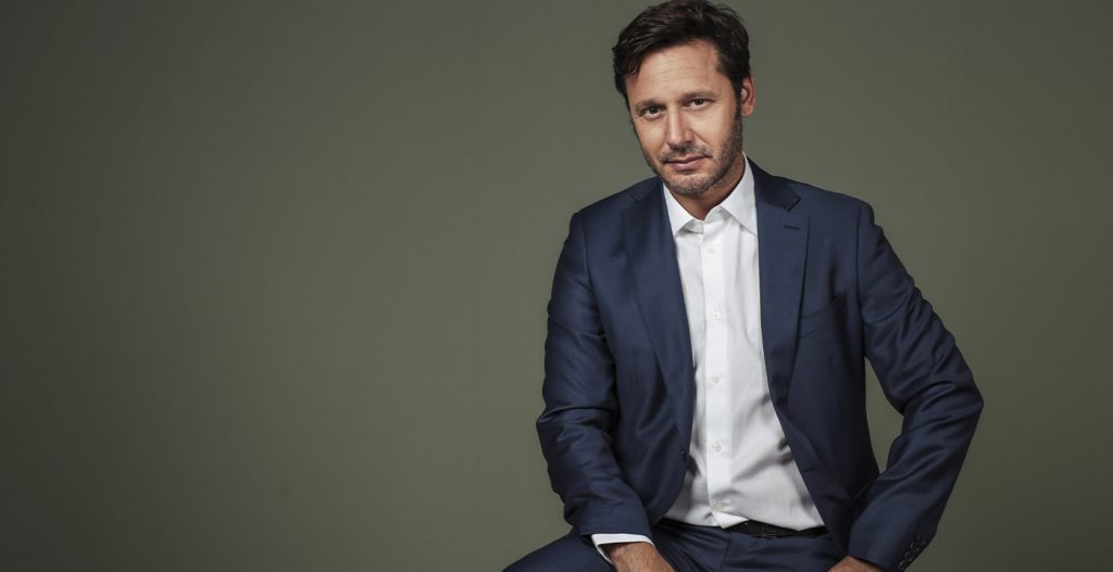 Benjamín Vicuña chochea con su hijo Amancio