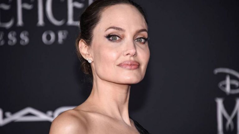 Angelina Jolie Demanda Brad Pitt
