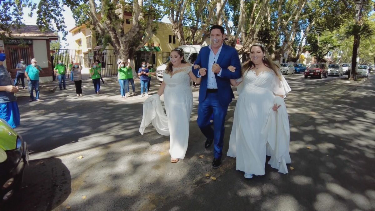 ¡El primero de su historia! "Contra Viento y Marea" mostró emotivo capítulo con matrimonio doble