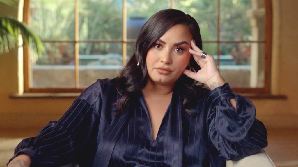 Demi Lovato cuenta cómo cambio de imagen con sabiduría y paz