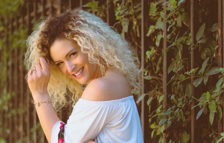Ex "Mekano" Fernanda Braz se llena de elogios luciendo su figura en bikini