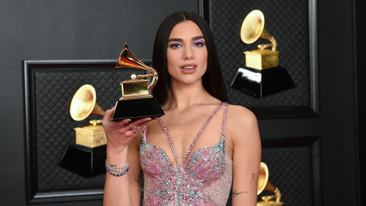 Estos son los memes que dejó la presentación de Dua Lipa en los Grammy