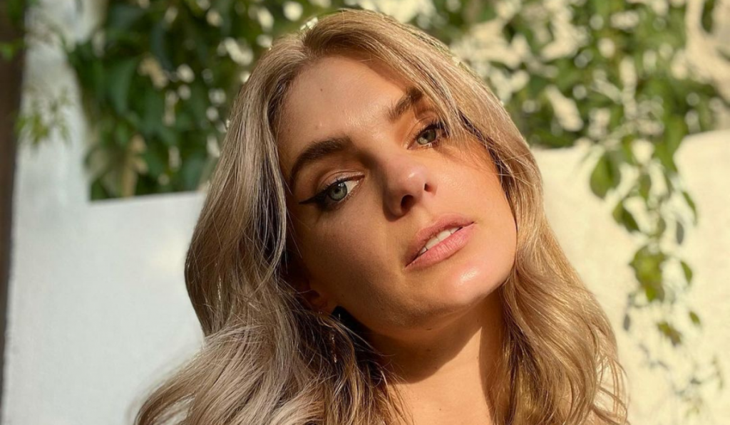 Josefina Montane Cantando