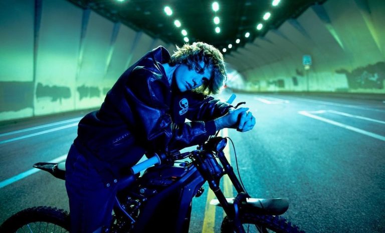 Justin Bieber lanza su nuevo disco y un videoclip para "Peaches" — FMDOS