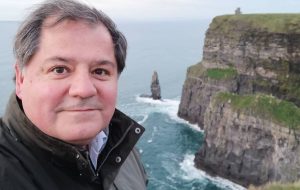 Mauricio Bustamante sorprende con foto junto a su hijo adolescente ¡Igualitos!