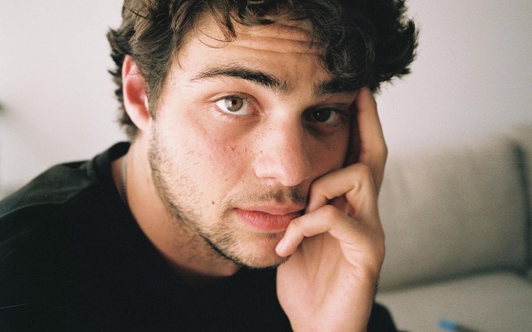 Noah Centineo derrite a sus fans con trabajado cuerpo para nuevo rol de superhéroe