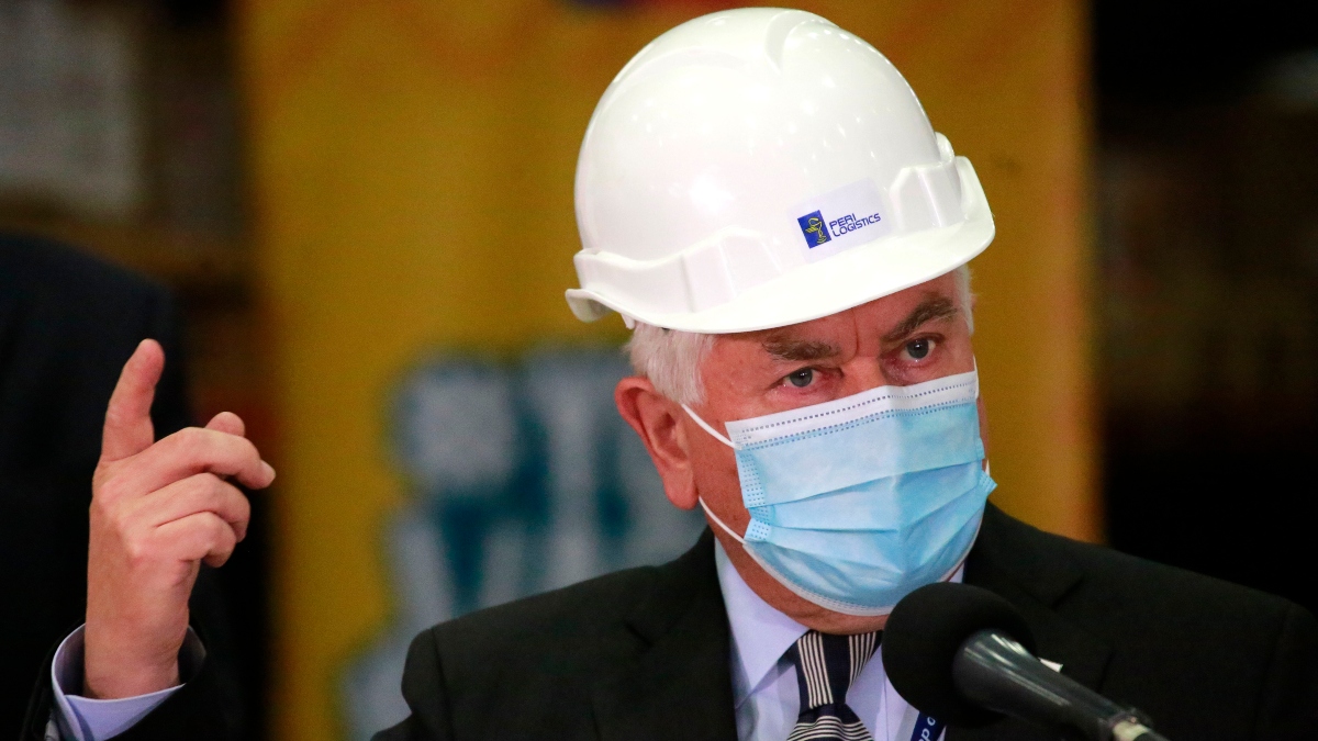 Ministro París sobre cuarentena total: "No lo descarto, pero no es la solución"