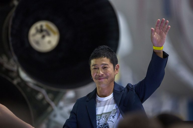 ¿Viajarías? Millonario japonés busca ocho personas para viajar a la luna