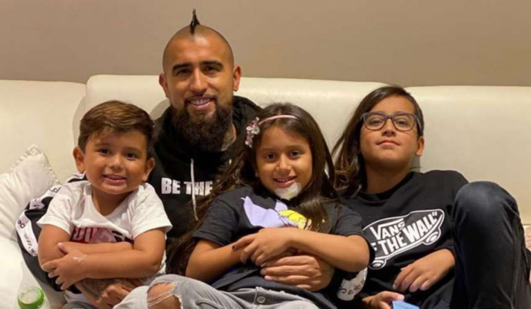 Arturo Vidal se reencontró con sus hijos después de 40 días sin verlos