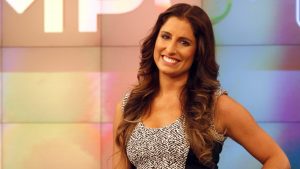 Francisca Sfeir saca aplausos posando en traje de baño animal print