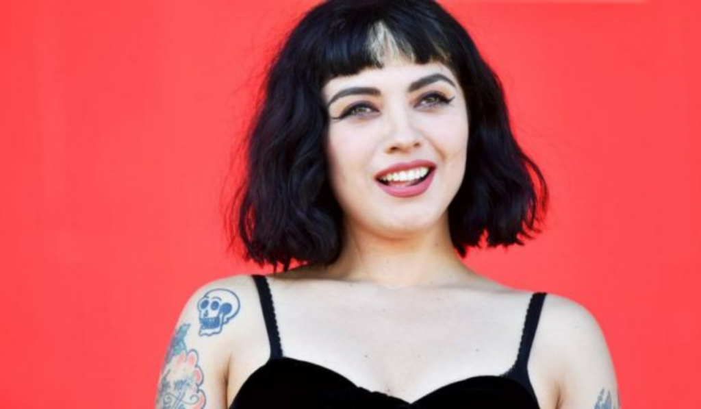 Mon Laferte comparte foto con sentido mensaje a joven que murió en en barricadas