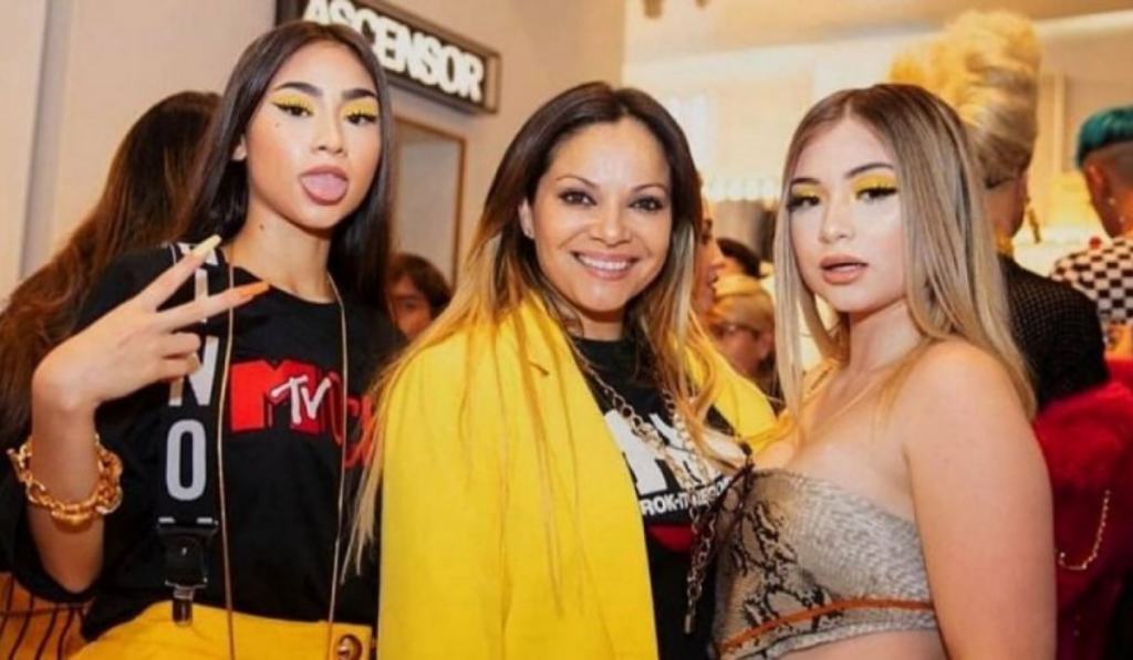 Paloma Mami Y Su Tia