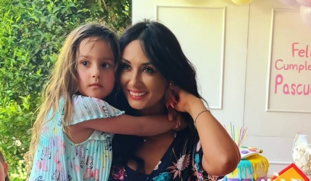 Divertida petición de la hija de Pamela Díaz: "Quiero que dejes el teléfono"