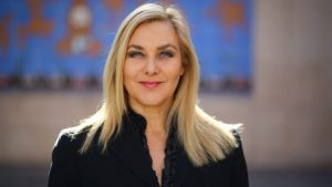 El look de Pamela Jiles en el cambio de mando